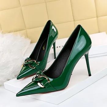 По-големи размери 42 43 модни дамски обувки лодка за партита на тънък висок ток 9,5 см Приказно обувки от лачена кожа на женските офис обувки на токчета